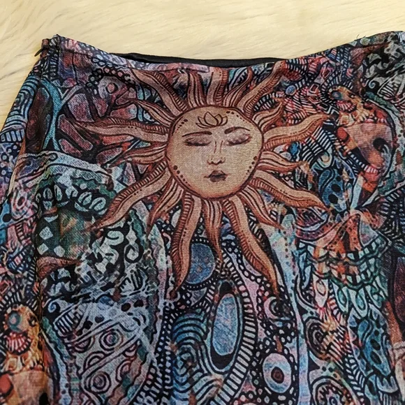 Celestial sun print mini skirt size small - Picture 5 of 7